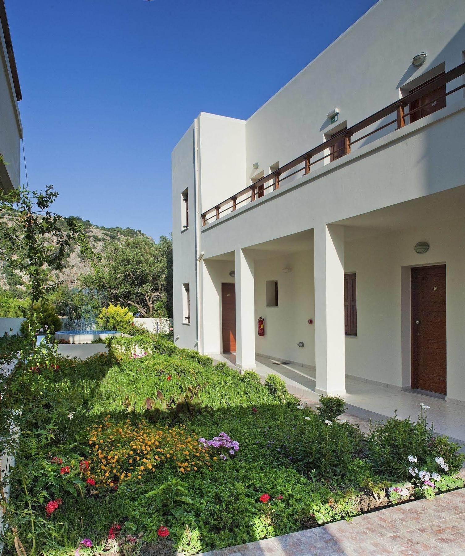 Syia Hotel Soúgia Exteriér fotografie